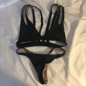Acacia bikini, S top, M bottom